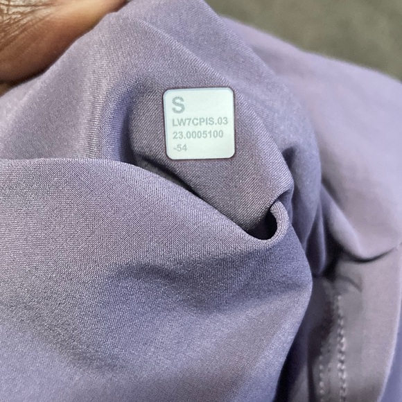 Lululemon Stretch Woven Relaxed-Fit High-Rise Short 4" Purple Ash - Picture 7 of 7